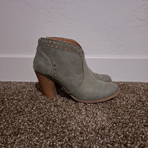 Light Hunter Green Booties Size 5.5 - Picture 2 of 5